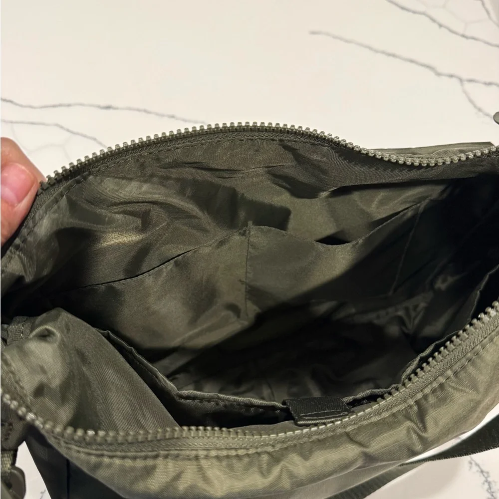 Uniqlo Shoulder Bag - Picture 5 of 5